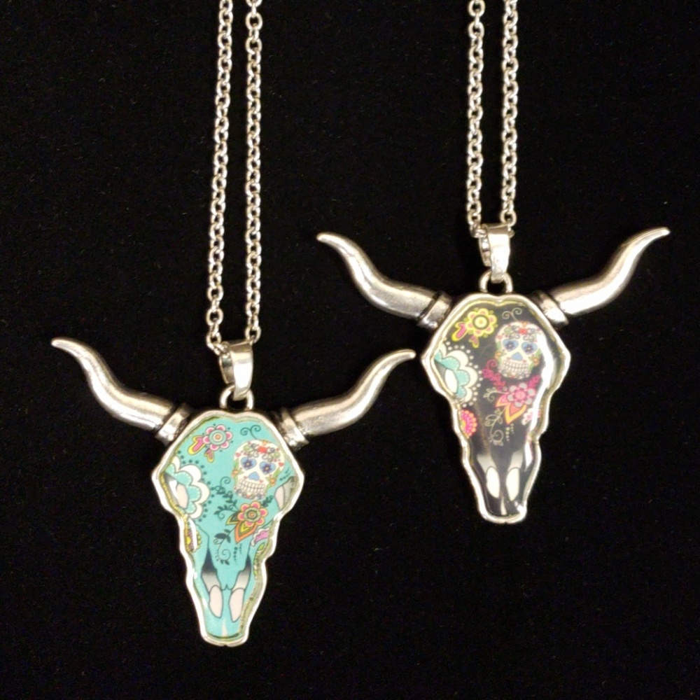 🐃Southwestern Inspired Cow Skull Necklace - Picture 4 of 6
